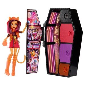 NIB - Monster High - Skulltimate Secrets ‘Toralei Stripe’ w/ Dress-Up Locker